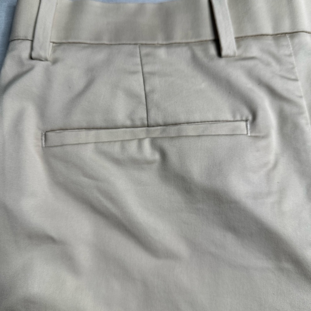 Banana Republic Men's Beige Flat Front Shorts - Picture 10 of 10